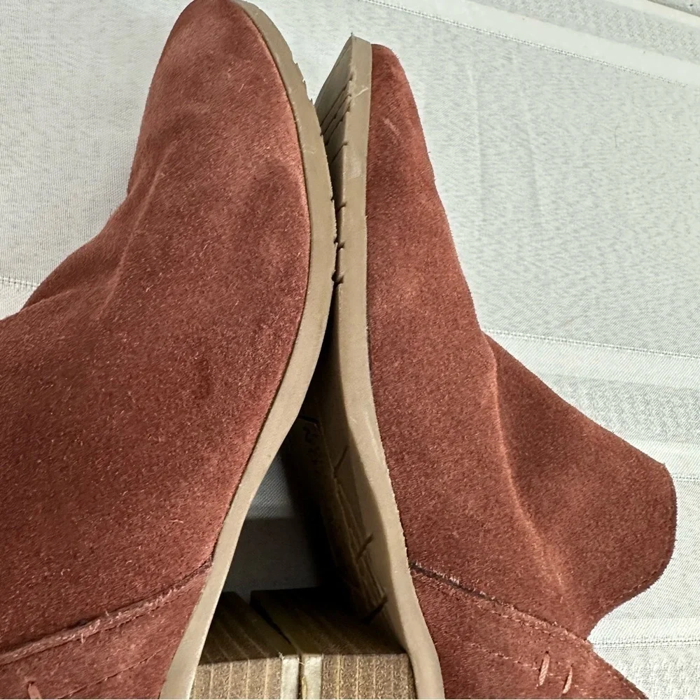 Reaction Kenneth Cole side 8.5 Side Skip Terracotta Red Suede Boots Booties
